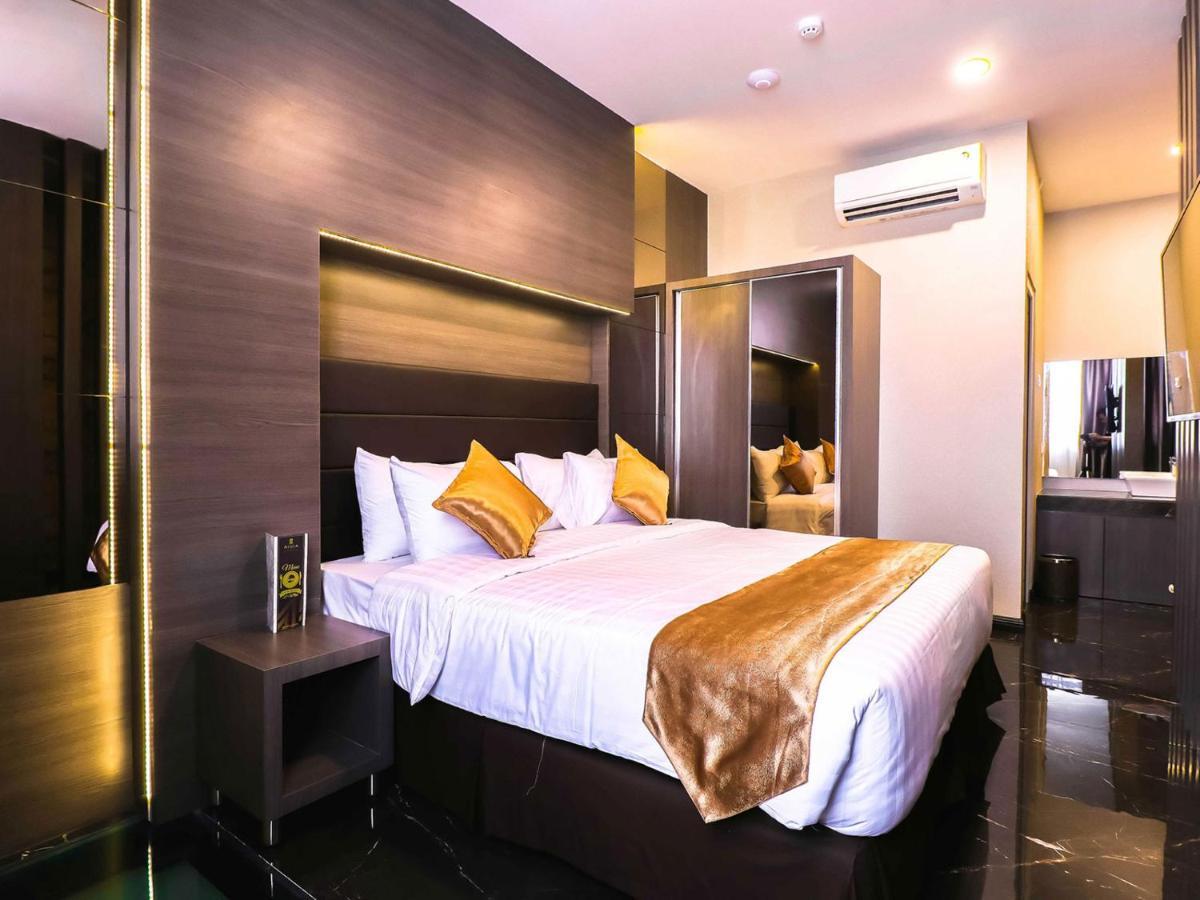 Nivia Hotel Medan Bagian luar foto