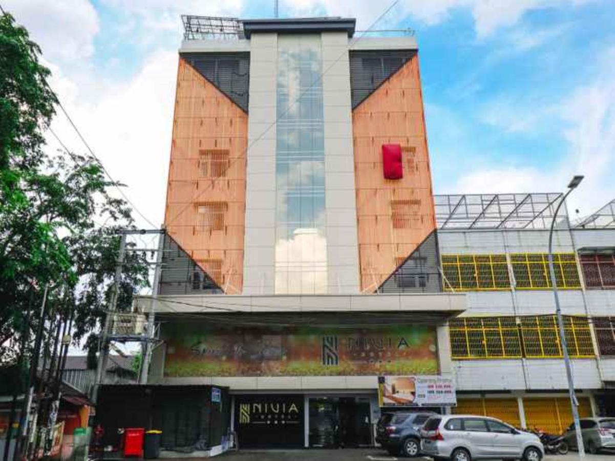 Nivia Hotel Medan Bagian luar foto