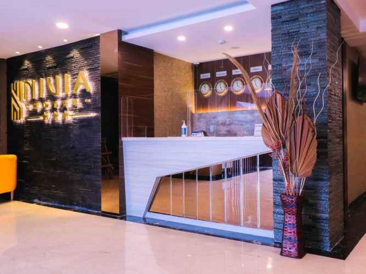 Nivia Hotel Medan Bagian luar foto