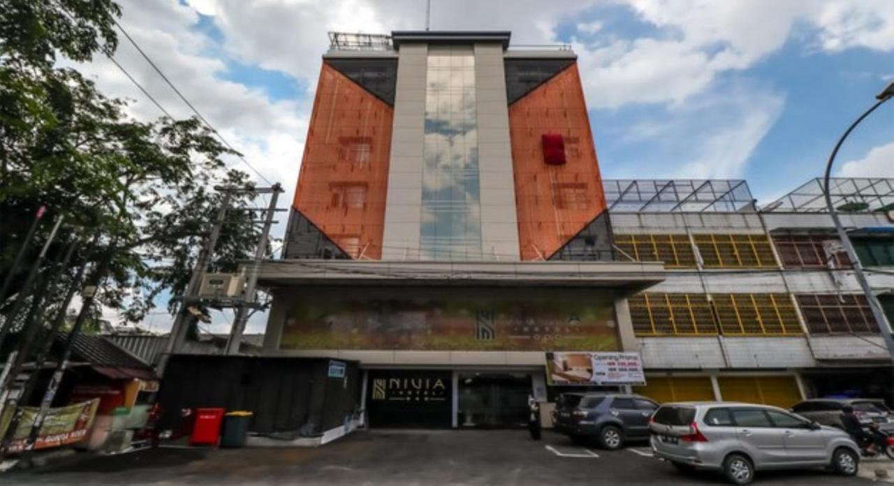 Nivia Hotel Medan Bagian luar foto