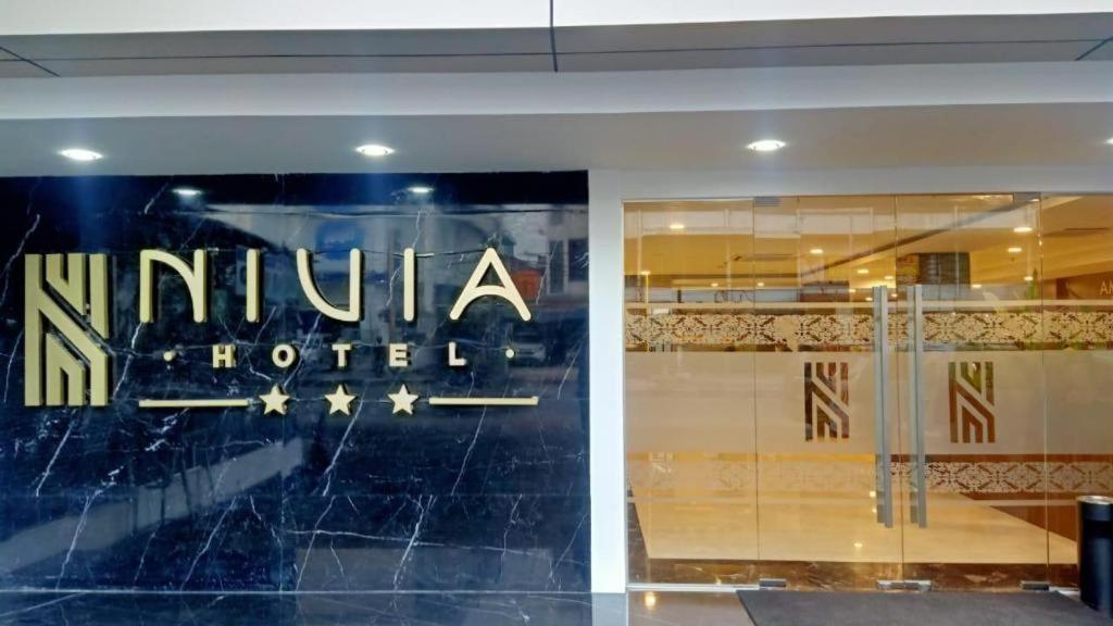 Nivia Hotel Medan Bagian luar foto