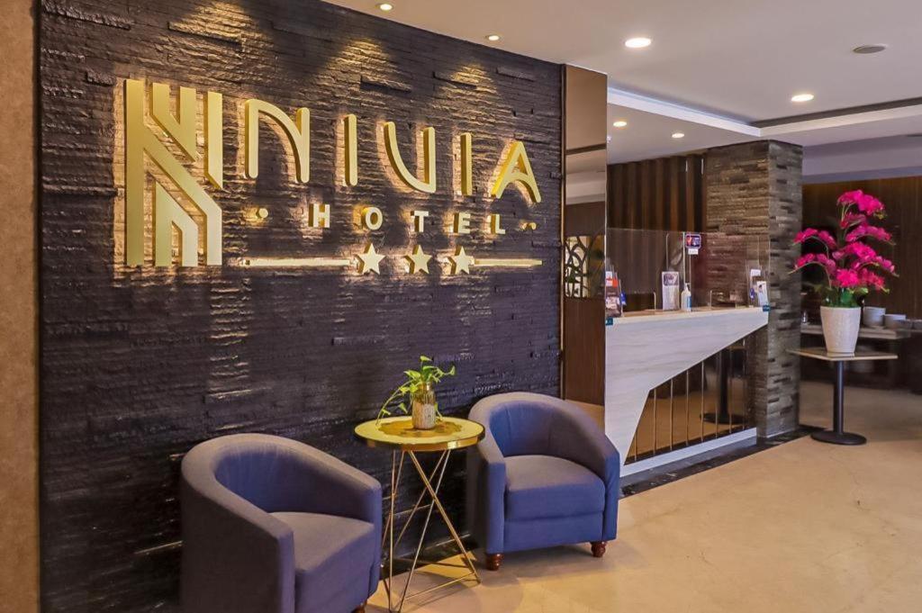 Nivia Hotel Medan Bagian luar foto