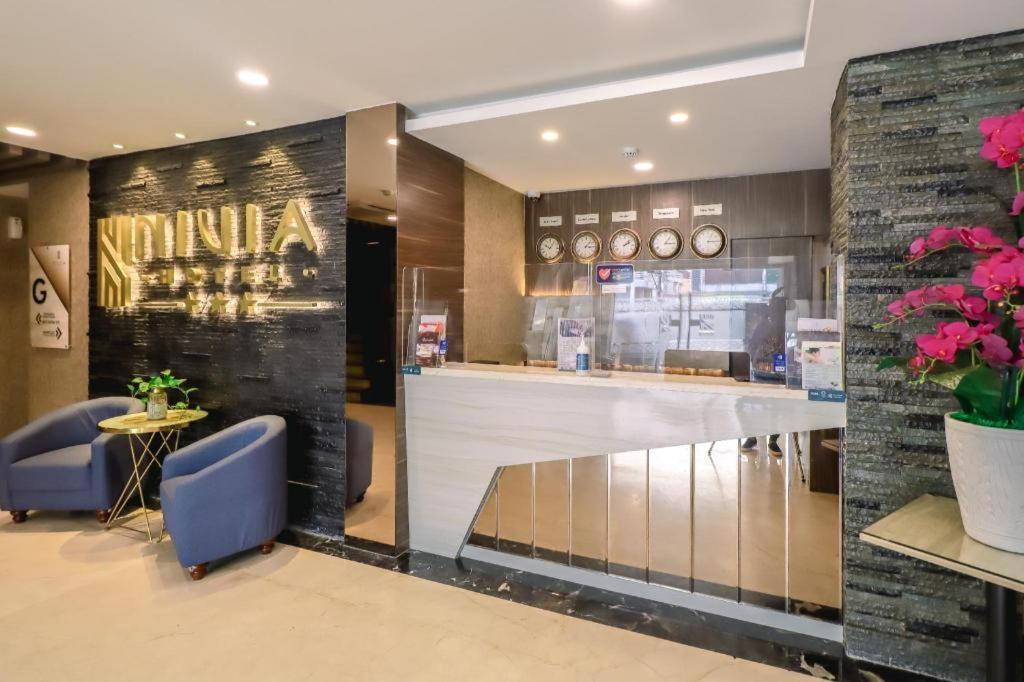 Nivia Hotel Medan Bagian luar foto